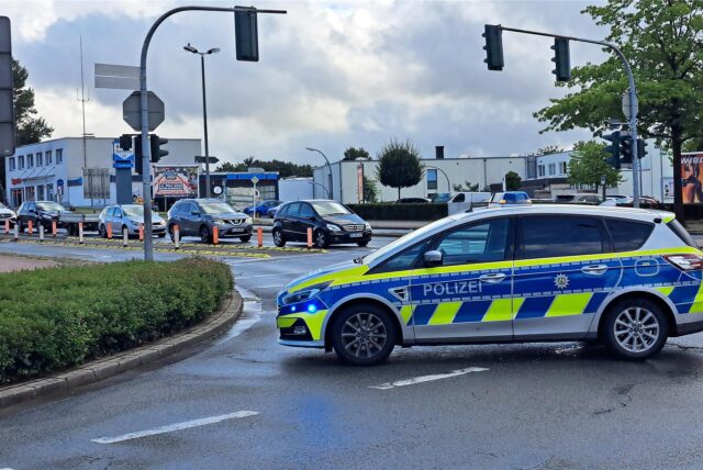 Die Polizei sperrte am Mittwoch (16.7.) den Bereich Bergstraße bereits ab der Kreuzung Herzlia-Allee und leitete den Verkehr über die Rappaportstraße und die Herzlia-Allee ab.