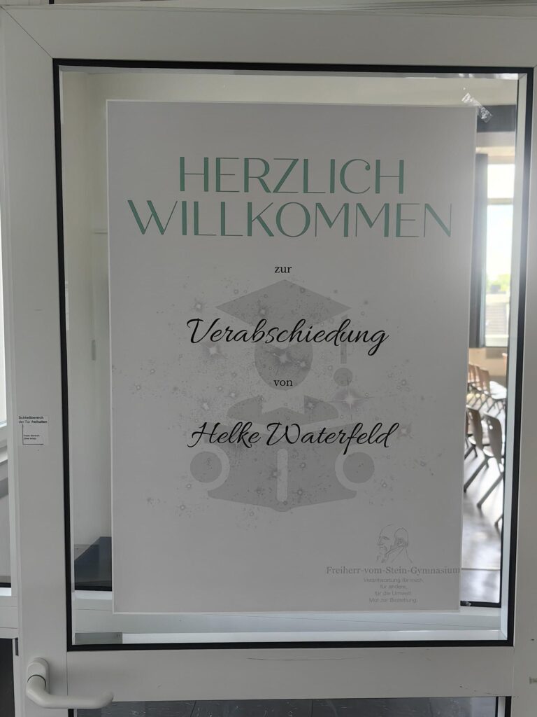 Foto von der Verabschiedung von Helke Waterfeld, der Schulleiterin des Freiherr-vom-Stein-Gymnasiums in Recklinghausen, im Juli 2025.