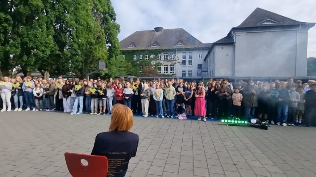 Foto von der Verabschiedung von Helke Waterfeld, der Schulleiterin des Freiherr-vom-Stein-Gymnasiums in Recklinghausen, im Juli 2025.
