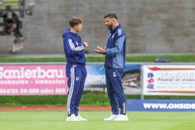 09.07.2025, Fussball, Saison 2025/2026, Testspiel, Vorbereitung, Panathinaikos Athen – FC Schalke 04, v. l. Vitalie Becker (FC Schalke 04), Cheftrainer Miron Muslic (FC Schalke 04)