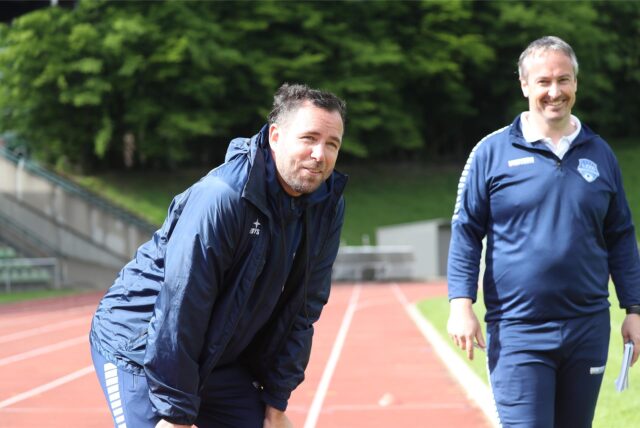 Trainer Sebastian Middeke (l.) und „Co“ Johannes Brune-Gringmuth freuen sich über den nächsten Neuzugang.