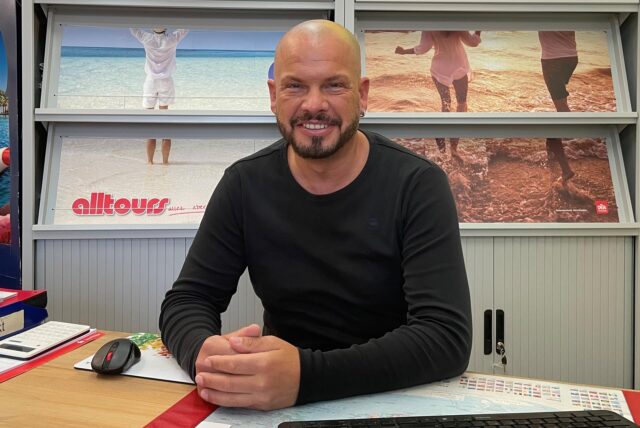 Maik Krawutsche gehört das gleichnamige Reisebüro an der Bochumer Straße in Recklinghausen.