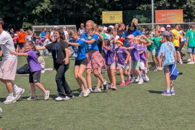 Fast 1100 Kinder nahmen in der ersten Woche der Sommerferien an der Sportplatzolympiade in Dorsten teil.