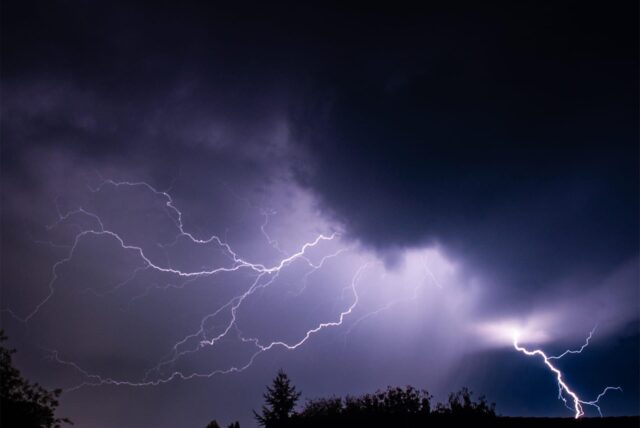 Gewitter mit Blitzen