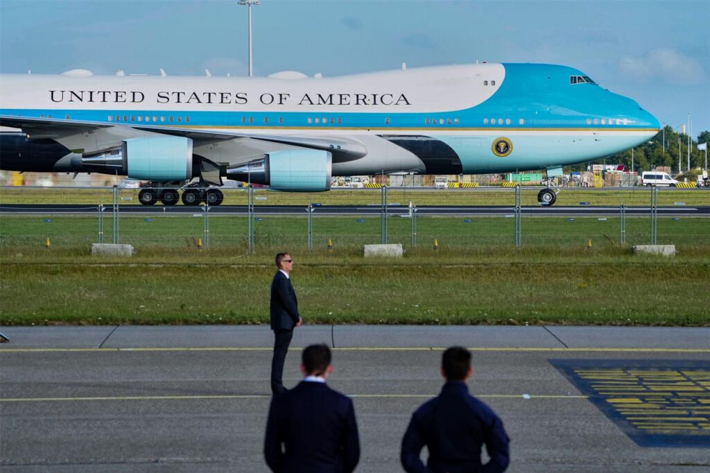 Das «Wall Street Journal» ist vom Weißen Haus von der Reise in der Air Force One mit Trump nach Schottland ausgeschlossen worden. Das «Wall Street Journal» ist vom Weißen Haus von der Reise in der Air Force One mit Trump nach Schottland ausgeschlossen worden.