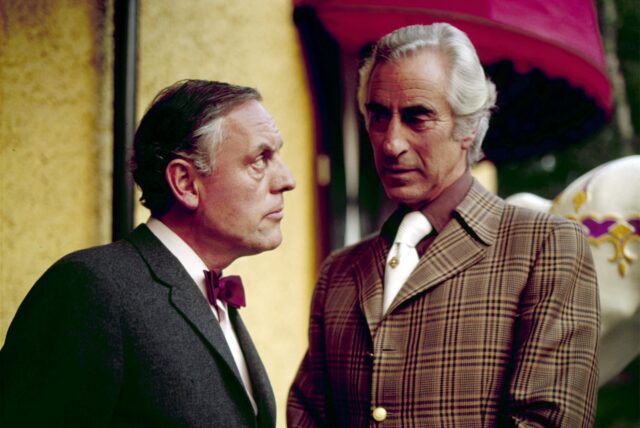 Kommissar Konrad (Klaus Höhne, l.) und Herr Zink (Ferdy Mayne) im Tatort „Der Fall Geisterbahn“, der 1971 in Castrop-Rauxel gedreht worden ist.