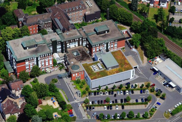 Das St. Rochus Hospital aus der Luft.