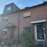 Das verklinkerte Einfamilienhaus von außen.