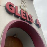 Das Gleis 4 an der Bahnhofstraße in Rauxel von außen.