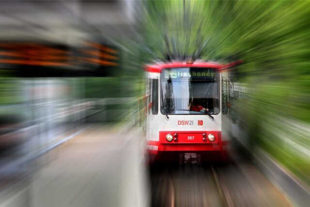 Eine Bahn der U49 in Dortmund. (Archivbild)