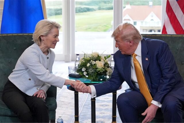 Von der Leyen und Trump treffen sich.